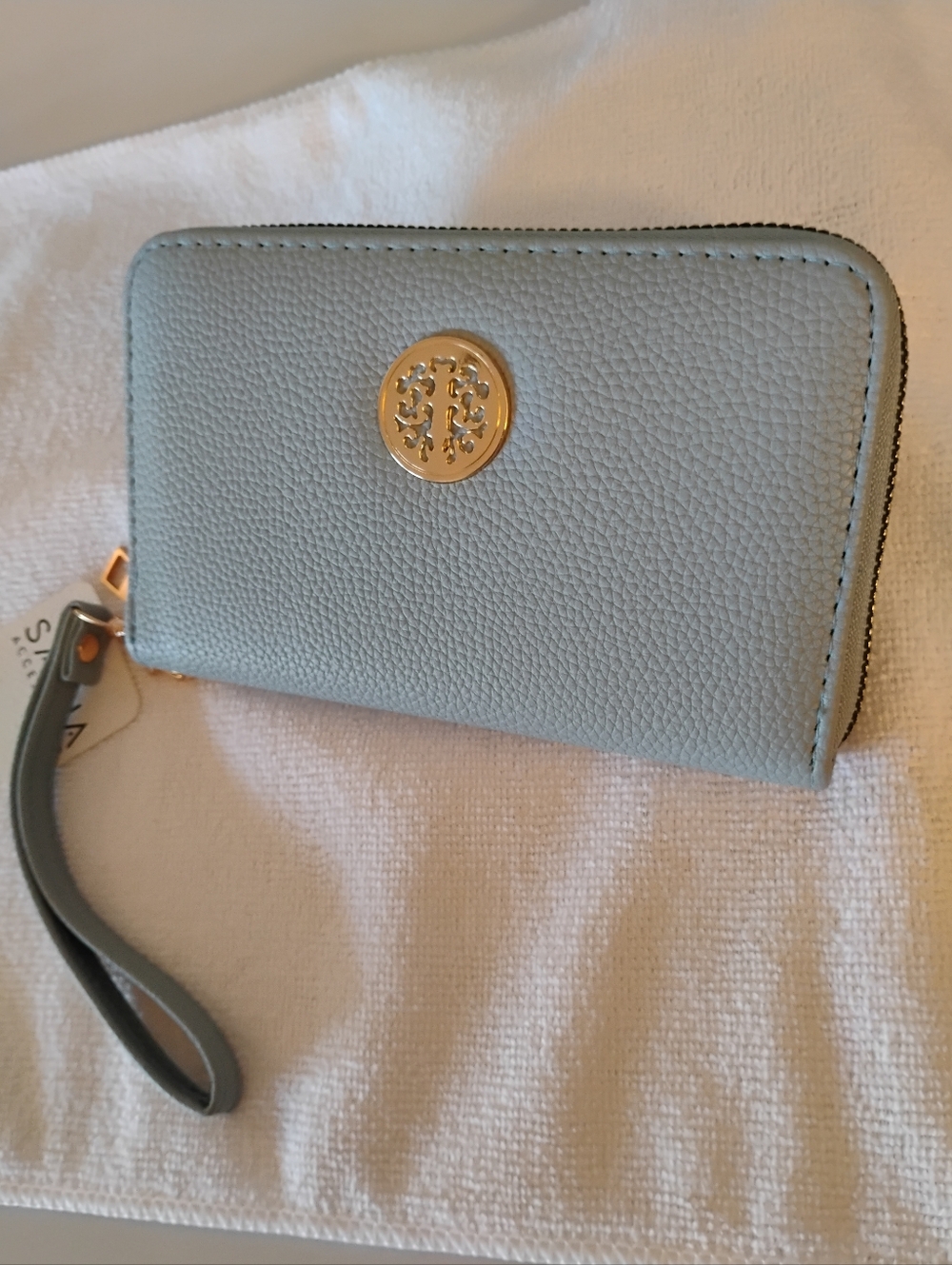 Faux pebble leather all around zipper wallet